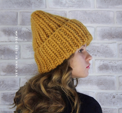 картинка женская шапка крупной вязки, зимняя шапка из  толстой пряжи, цвет: горчица